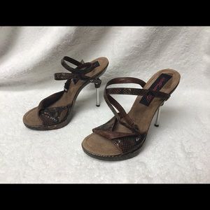 Share G, G2G leather heels